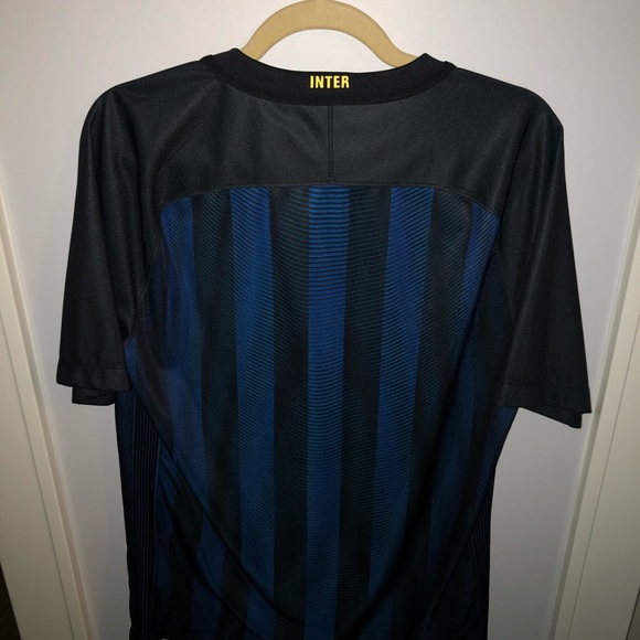 2016-2017 Inter Milan Home Jersey - Picture 2 of 3